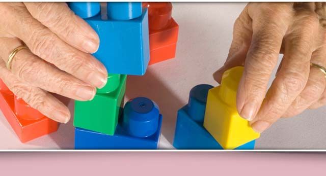 Institución Pedagógica Laboral Sagrado Corazón Persona con cubos de lego